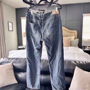 Tommy Bahama Jeans Men38x32, Standard Fit in a medium-dark wash. Casual, Classic